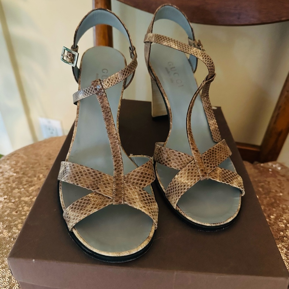 🎉SALE🎉Gucci Brown Strappy Sandals size 38.5